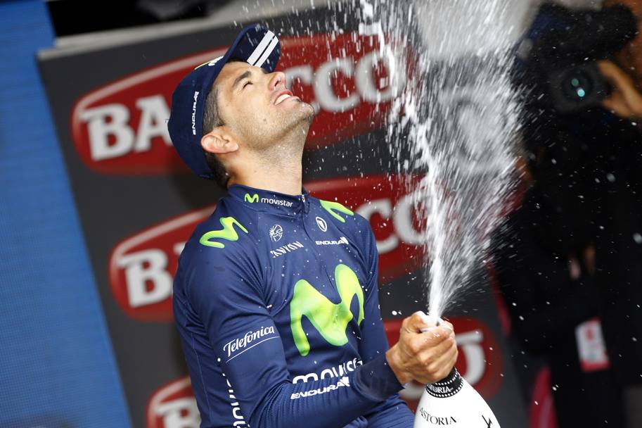 E la gioia sul palco: è la sua seconda vittoria di tappa al Giro dopo quella del 2013 a Ivrea. Afp